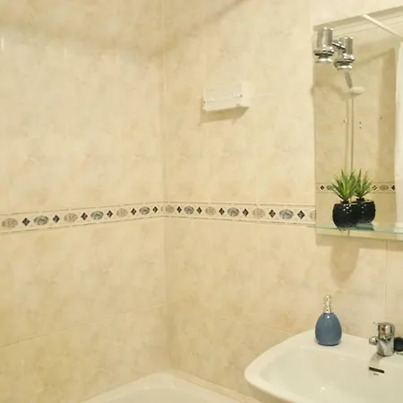 Pretty With Swimming Pool *